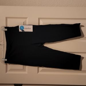 Marika Tummy Control Capri Leggings, Size Large and the color is black